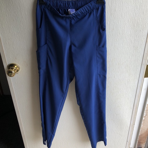 Scrub tops and bottoms - Picture 14 of 15